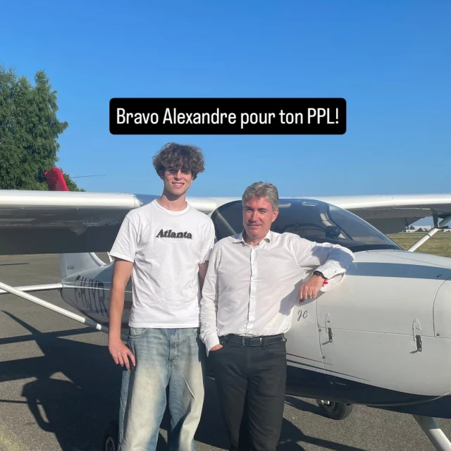Bravo Alexandre pour ton PPL obtenu ce soir du haut de tes 17 ans!Et félicitations à ton instructeur David !